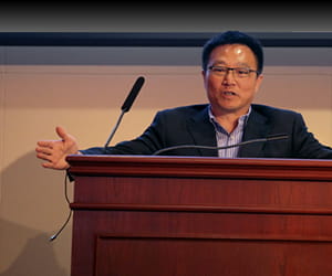 Dave Chen ’84, managing principal at Equilibrium Capital Group and lecturer of social enterprise at Kellogg, spoke to the teams about the importance of impact investing.