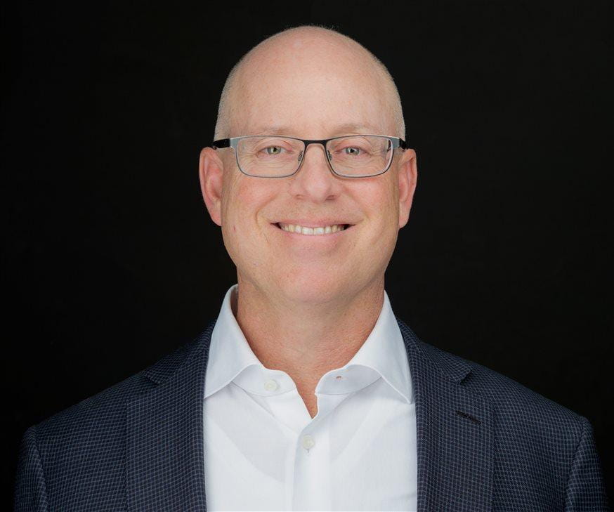 Headshot of Andrew Pasternak, faculty at the Kellogg School of Management