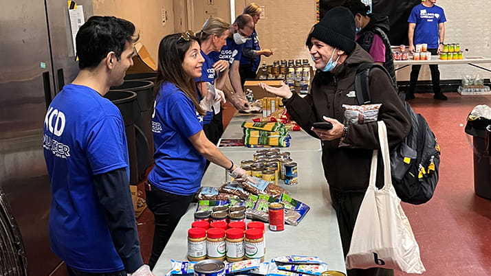 A group of Kellogg alumni volunteer together at Rauschenbusch Metro Ministries in New York City