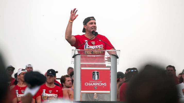 Kellogg graduate waves to the crowd as he speaks at the Florida Panthers Stanley Cup parade.